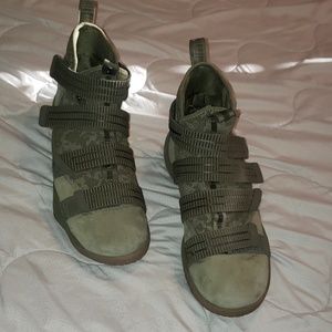 Nike Zoom Lebron Soldiers